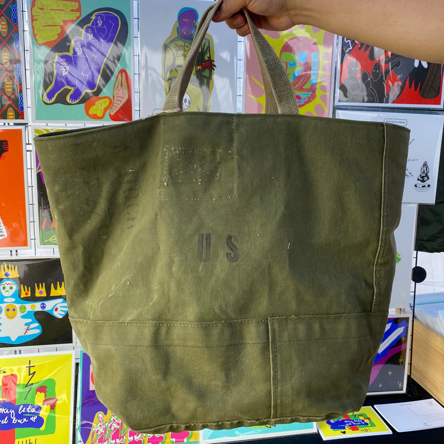 UPCYCLED MILITARY DUFFLE TOTE BAG - RED INTERIOR