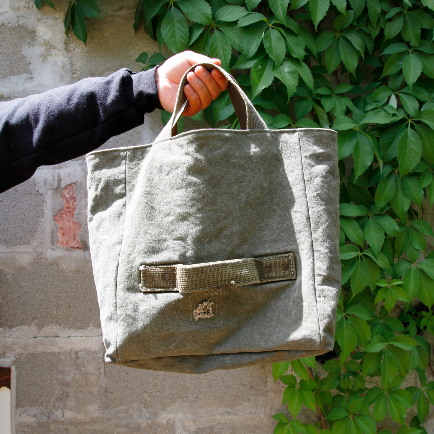 UPCYCLED MILITARY DUFFLE TOTE BAG - BURN