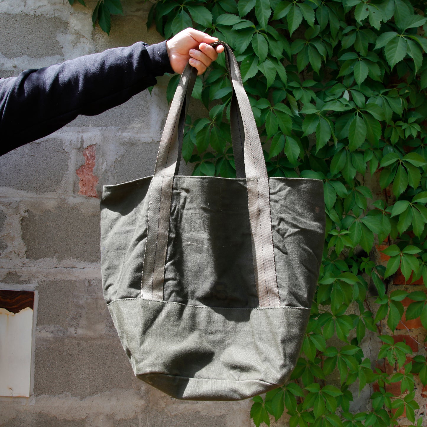 UPCYCLED MILITARY DUFFLE TOTE BAG - WHITE SCARF